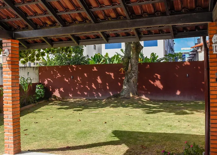 Conforto em Condomínio Fechado a poucos passos da praia nos Ingleses Norte P539